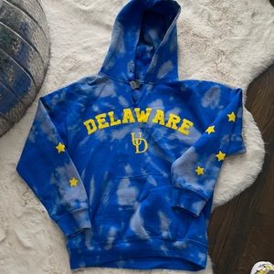 University of Delaware sweatshirt size small